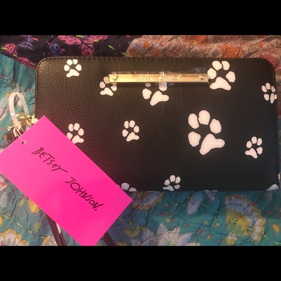 Betsey Johnson Handbags - NWT 🐾 Betsey Johnson PAWS Wristlet/Clutch Wallet